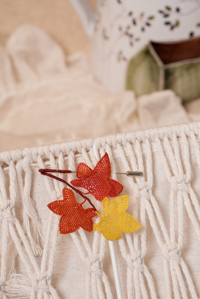 Embroidered Pin "Flower_19"
