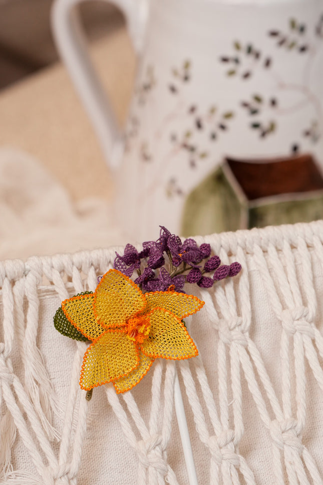 Embroidered Pin "Flower_12"