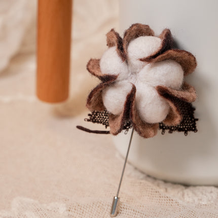 Embroidered Pin "Flower"