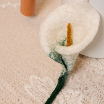 Embroidered Pin "Flower_11"